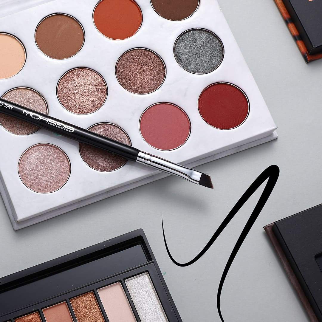 E835 ANGLED EYELINER BRUSH - PRO PRECISION GEL EYELINER MAKEUP BRUSH