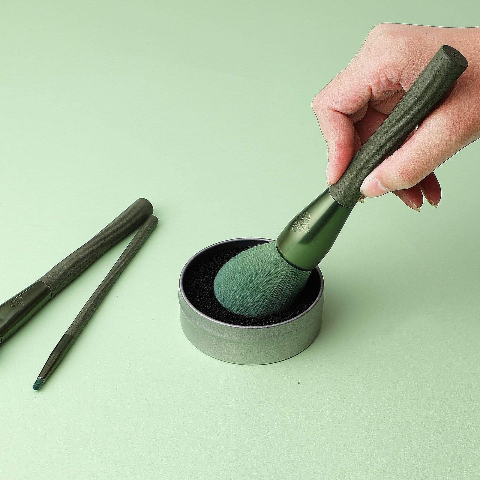 EigshowBeauty Ecopro 12 PCS Tea Makeup Brush Kit