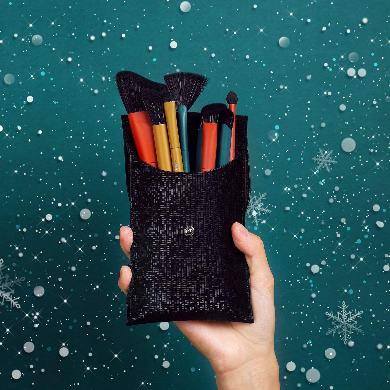 EIGSHOW Beauty 8pcs Makeup Brushes, Featuring Angled Eyeliner Brush, Foundation Brush & Beauty Blender with Case & Brush Cleaner - Gift Kit